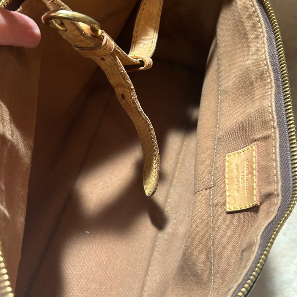 Louis Vuitton - Picture 9 of 9